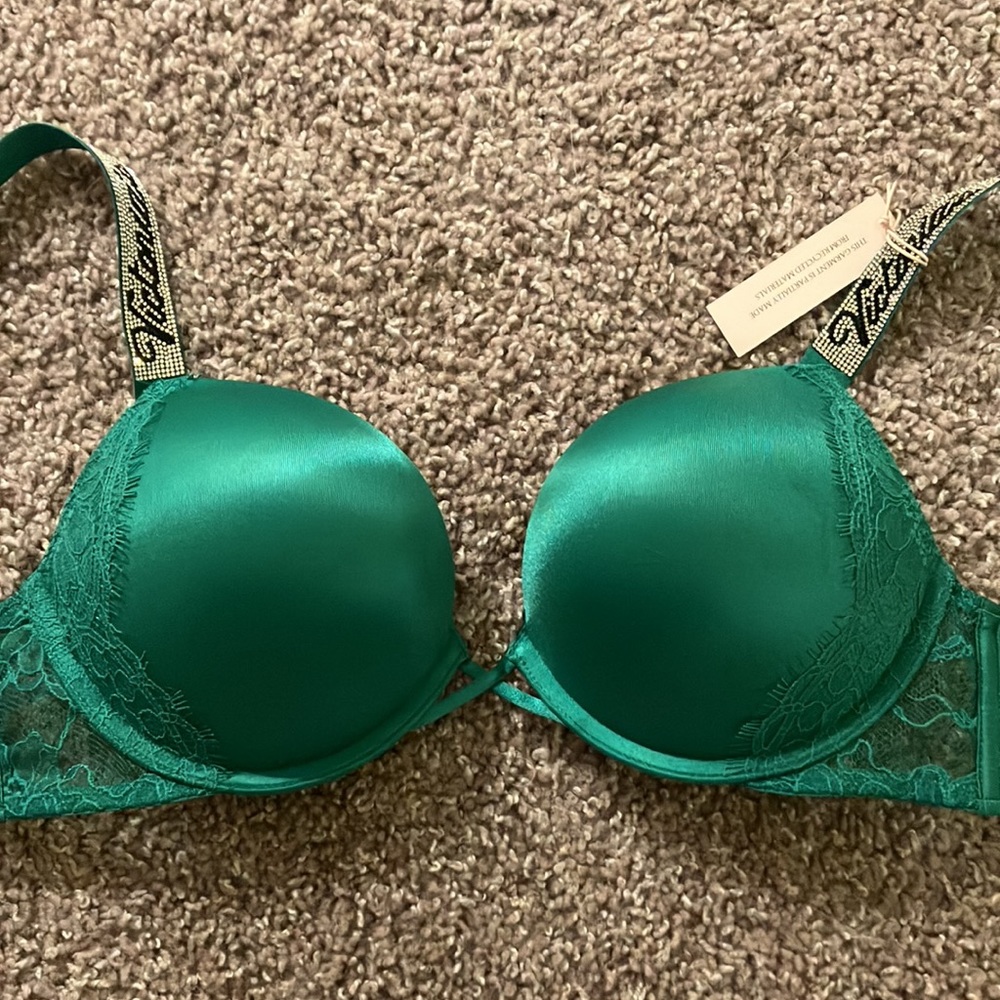 Victoria’s Secret bombshell plunge bra - Picture 7 of 10
